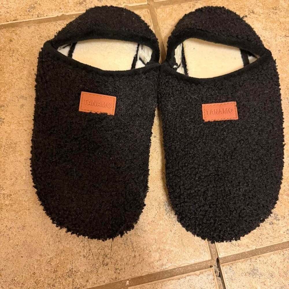Tanamo Slippers Size 8 Black Sherpa Fleece House Shoes